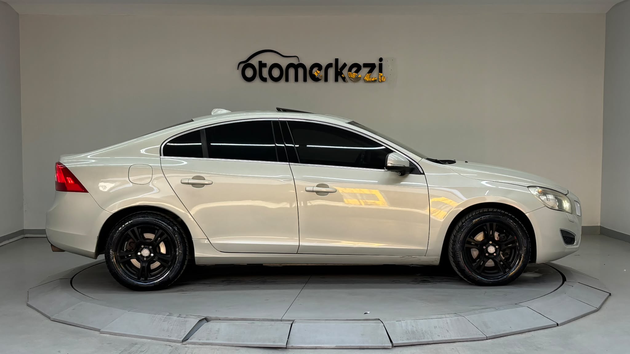 VOLVO S60 17